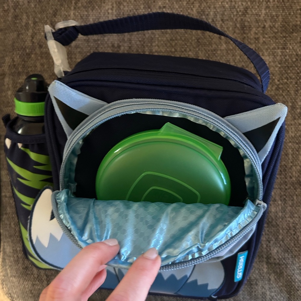 Smash Wolf Lunch Bag with Water Bottle - Picture 3 of 6